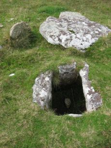 Crock of Gold Ring Setting Cairn and Cist