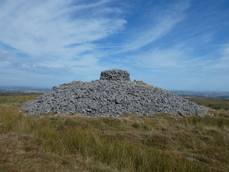 Eastern White Barrow (The Submarine) Cairn
